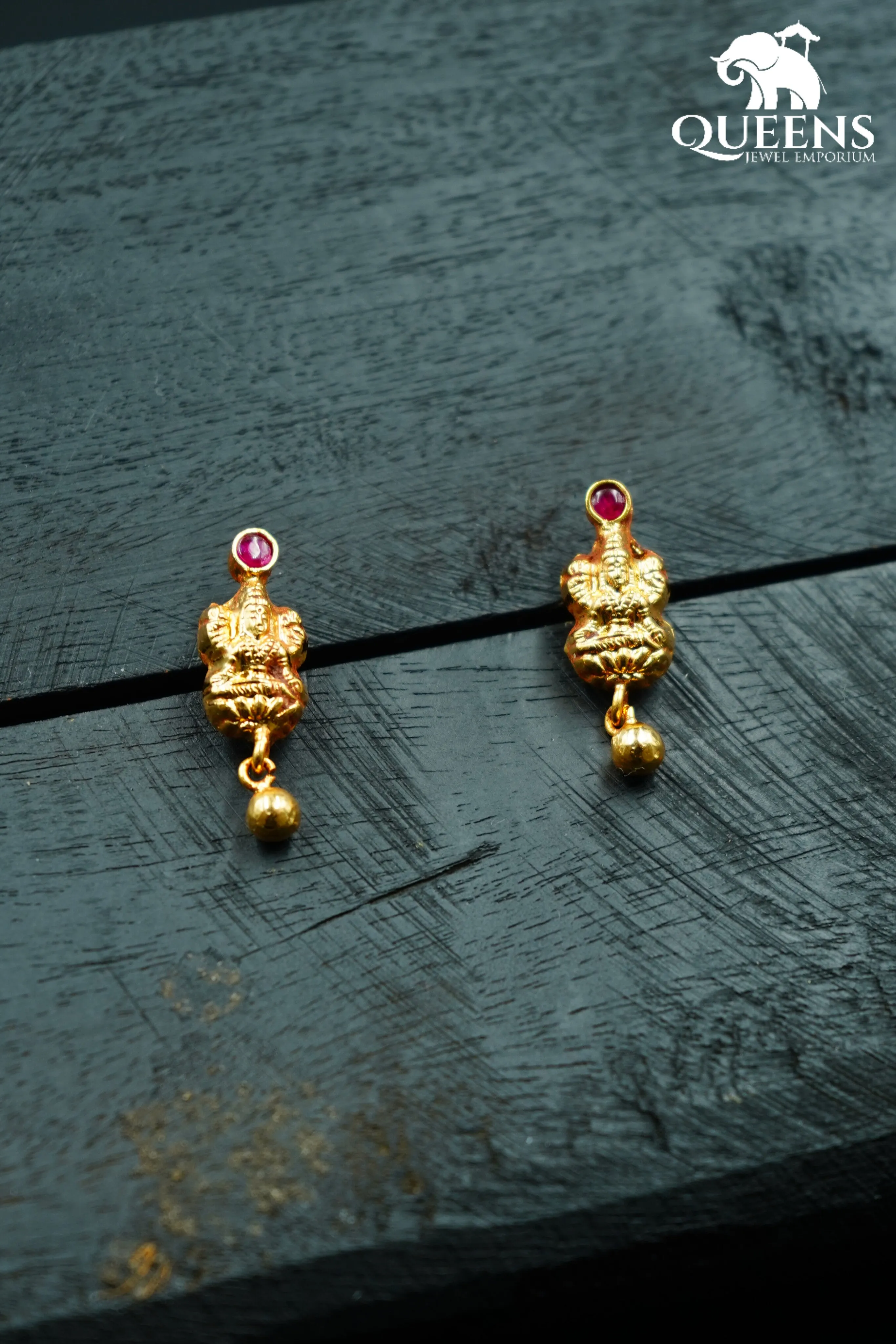 AARUDHRA SIMPLE EARRINGS