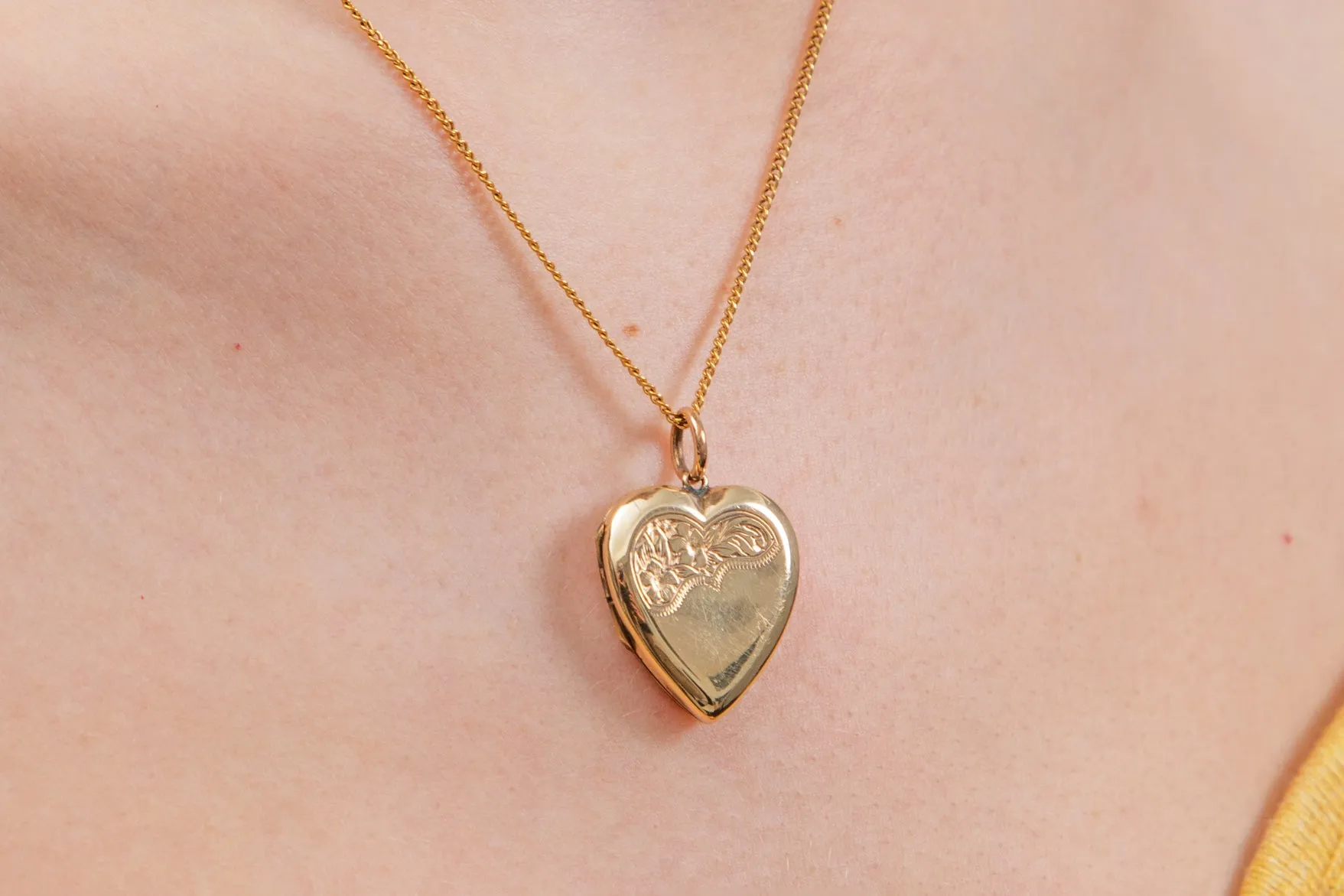 Antique 9ct Gold Engraved Heart Locket