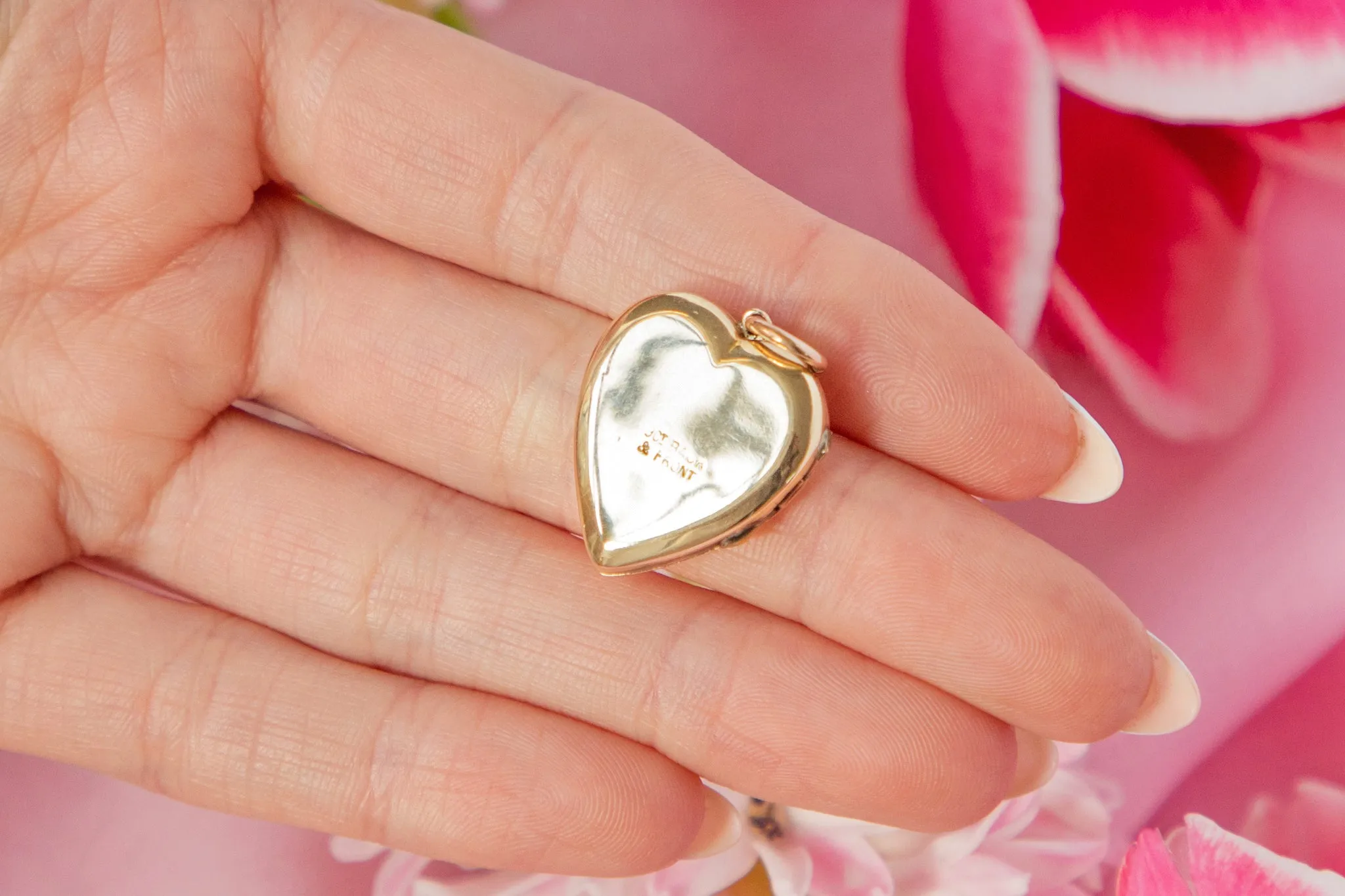 Antique 9ct Gold Engraved Heart Locket