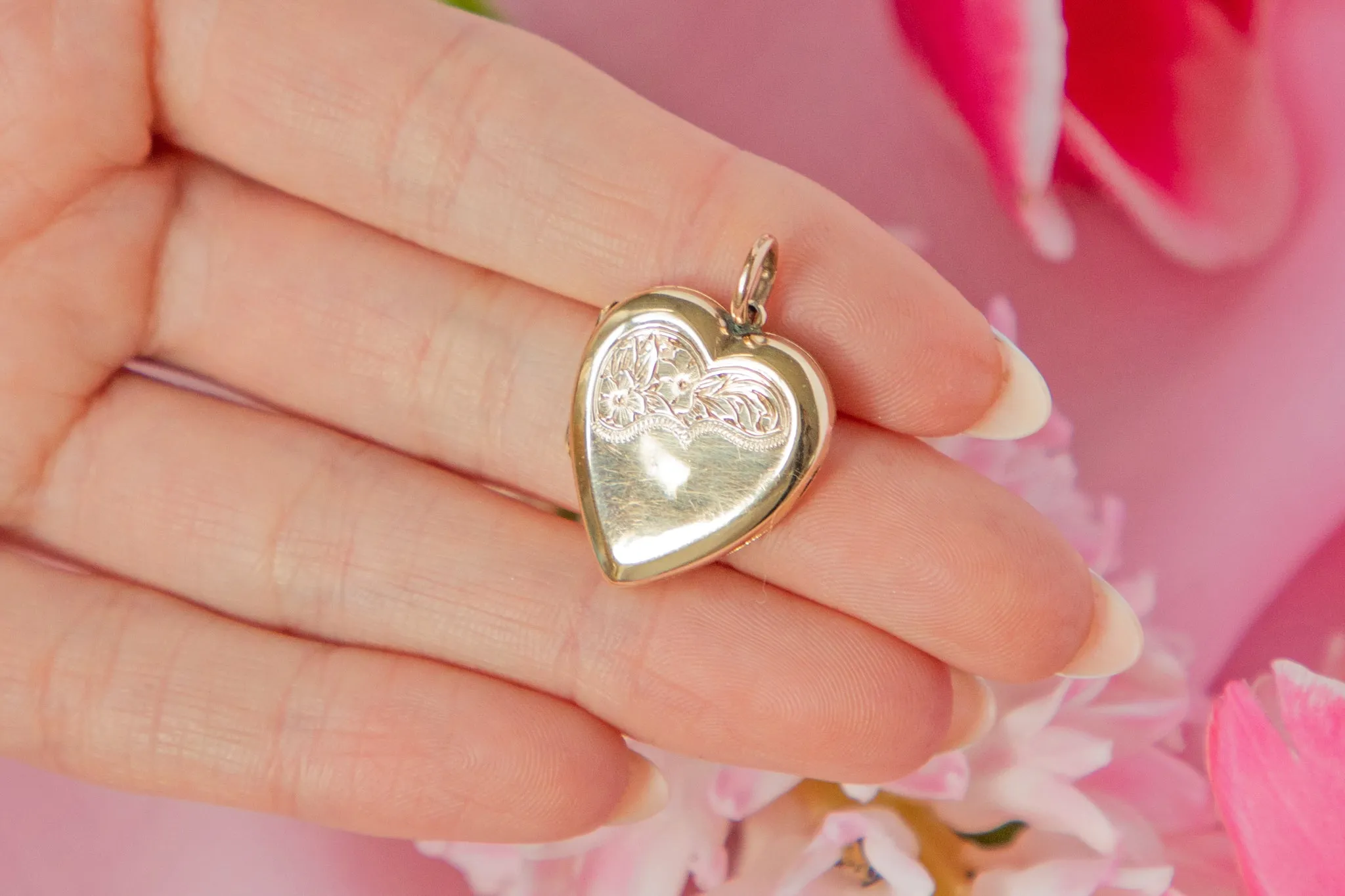 Antique 9ct Gold Engraved Heart Locket