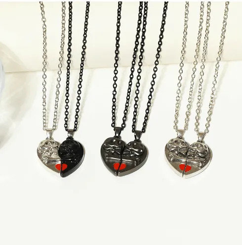 Heart-shaped Magnetic Stitching Love Skull Couple Necklace