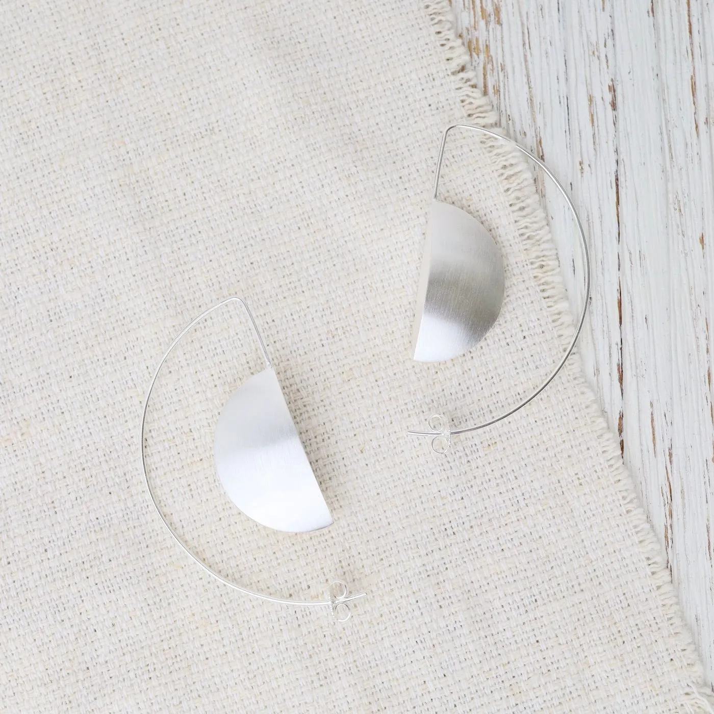 Luna Halfmoon Hoop