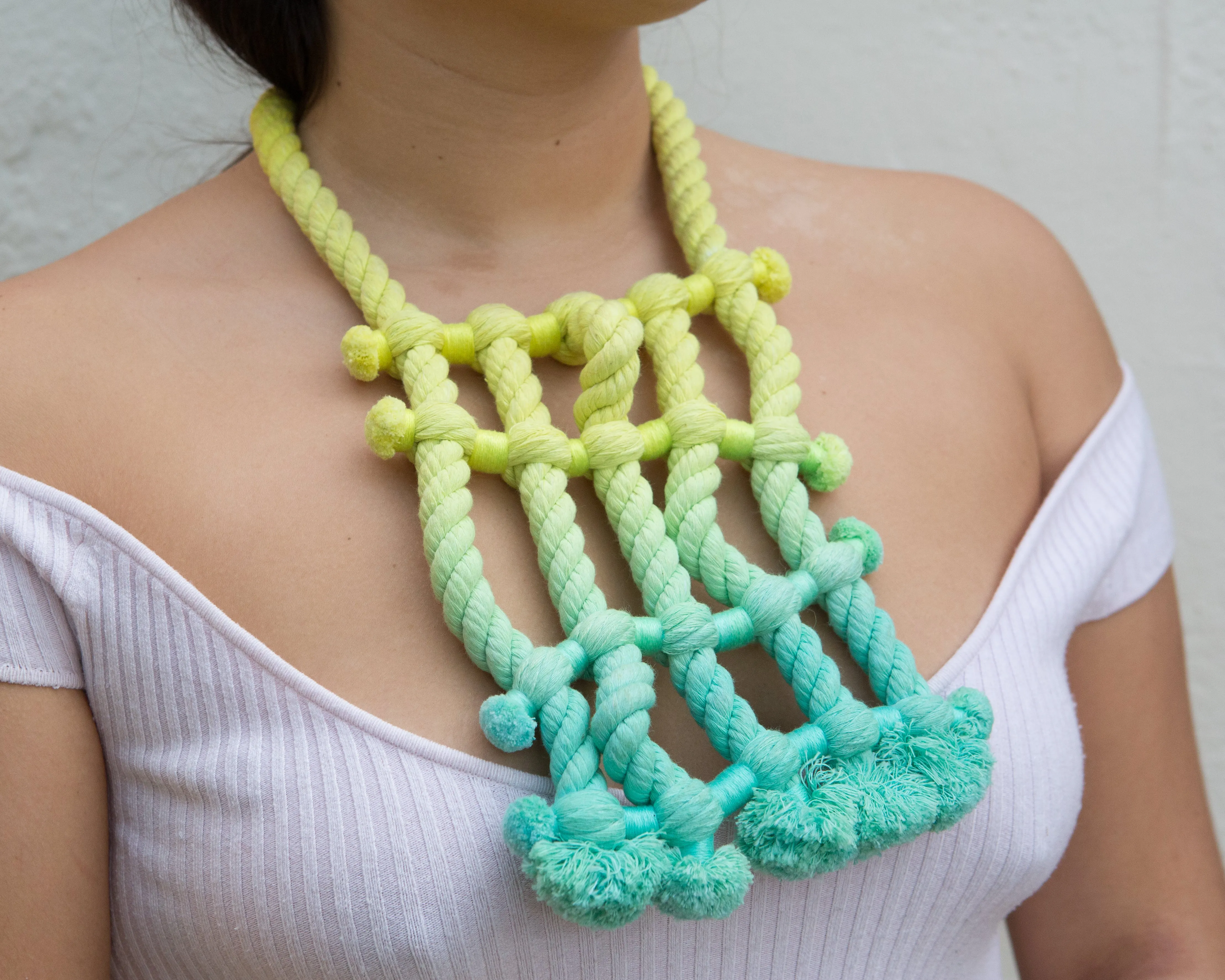 Neon Zinn Green Fade Wavy Grid Rope Necklace