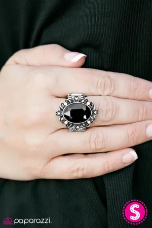 Paparazzi Ring ~ Sparklicious! - Black