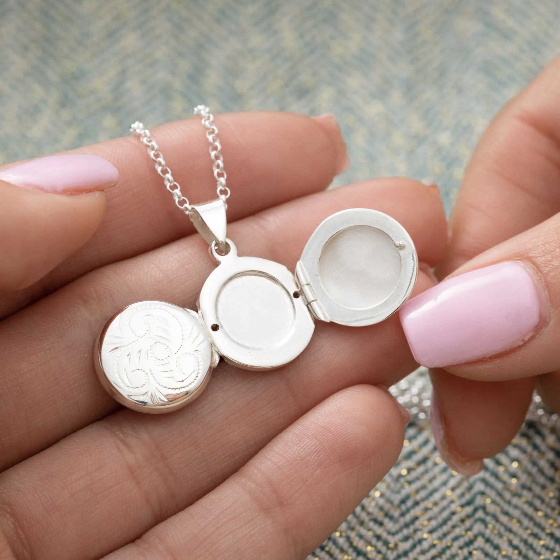 Silver Folding 4 Photo Locket Necklace